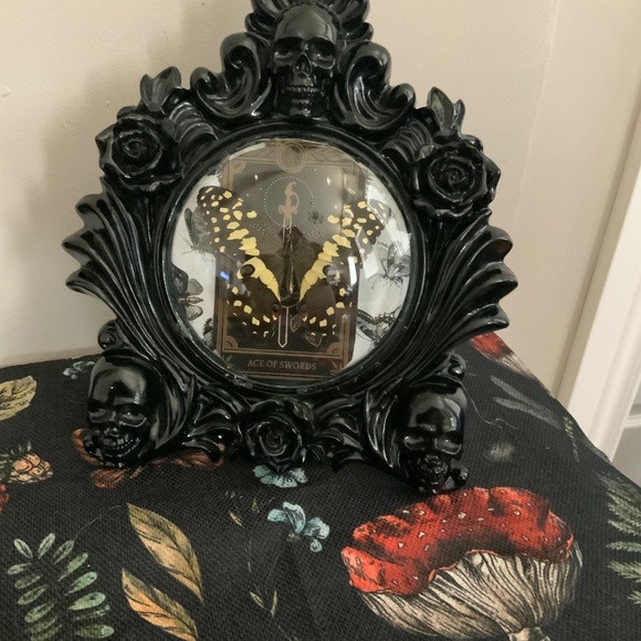 Gothic frame, butterfly oddity - Picture 2 of 2